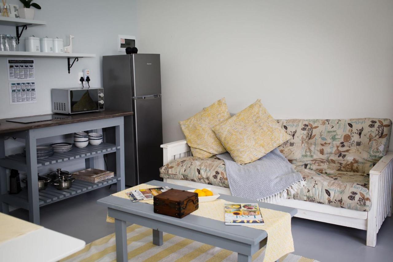 Three Feathers Cottages Langebaan Esterno foto