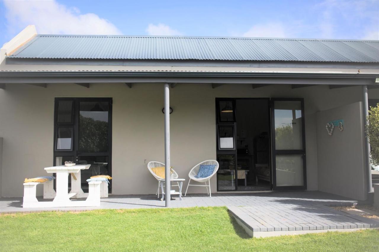 Three Feathers Cottages Langebaan Esterno foto