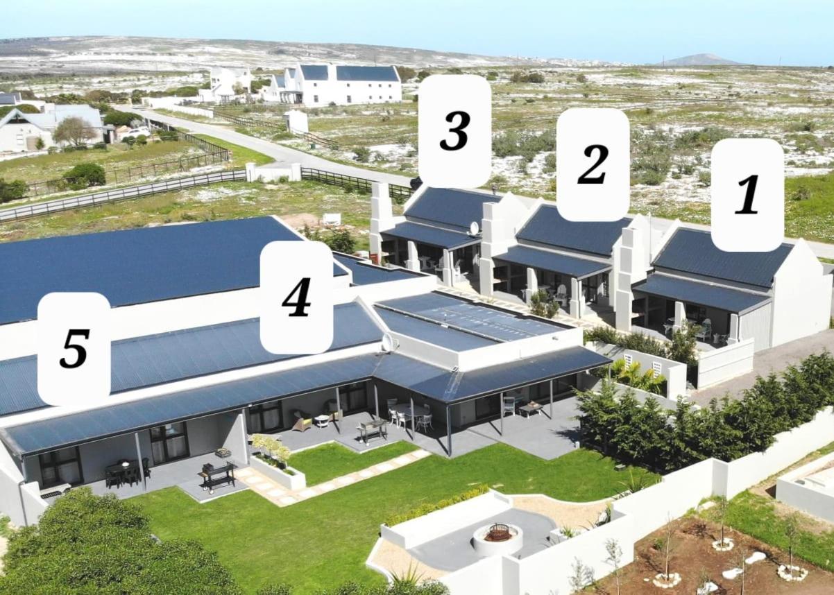 Three Feathers Cottages Langebaan Esterno foto