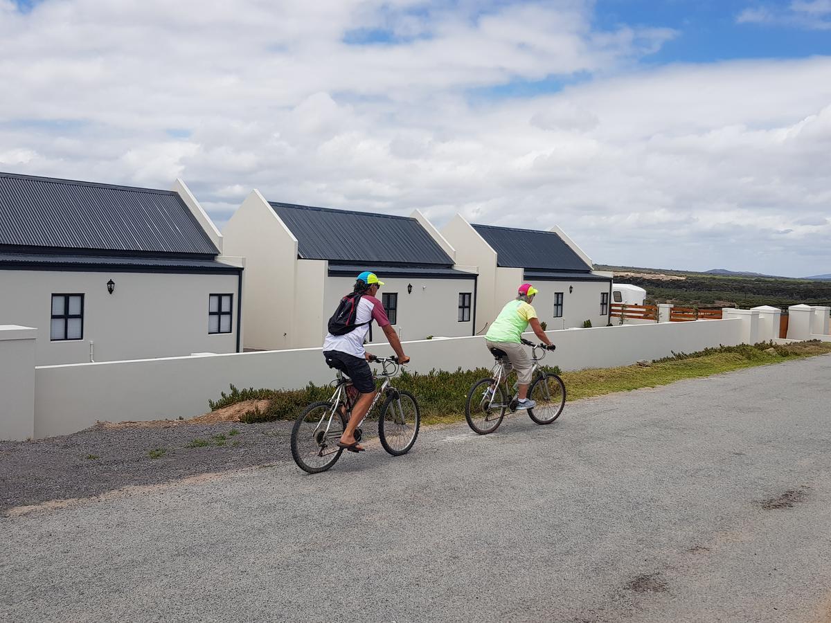 Three Feathers Cottages Langebaan Esterno foto