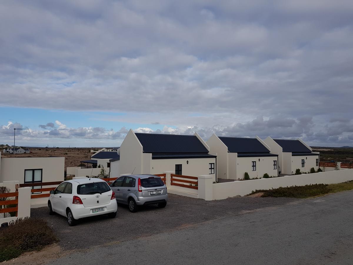 Three Feathers Cottages Langebaan Esterno foto