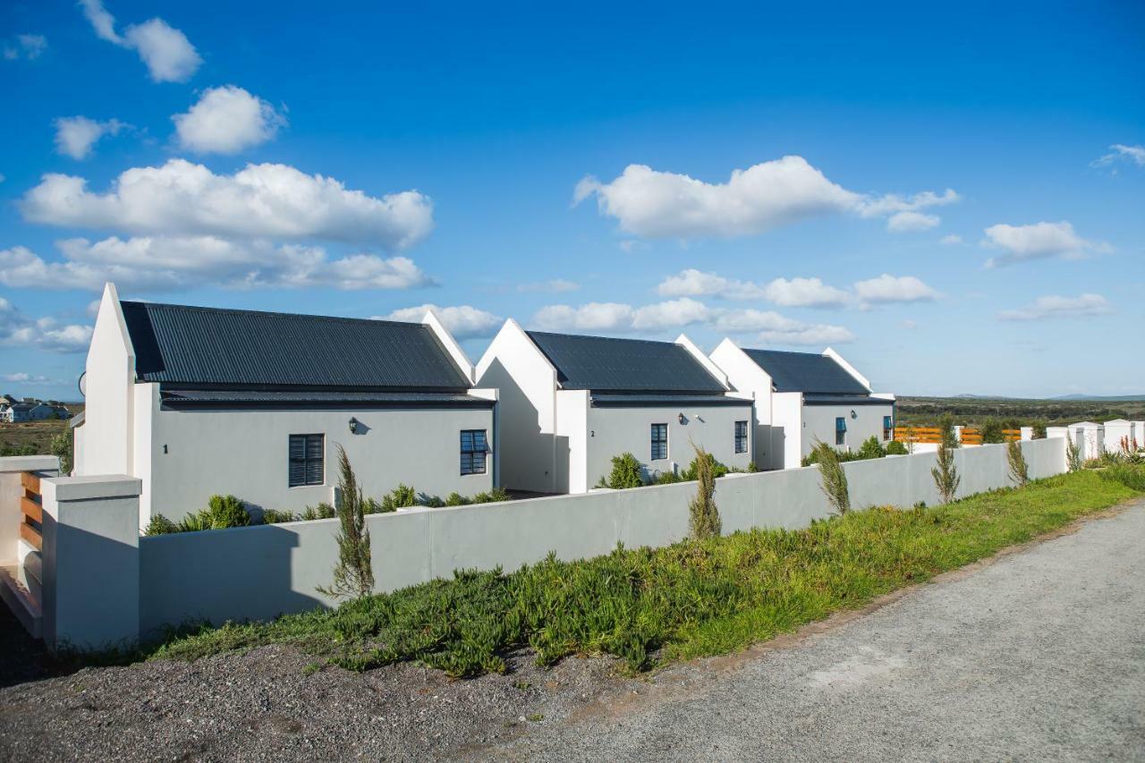 Three Feathers Cottages Langebaan Esterno foto