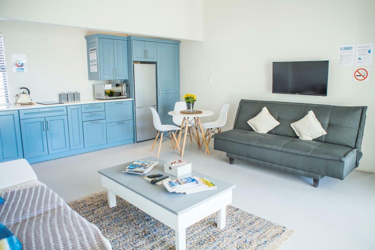 Three Feathers Cottages Langebaan Esterno foto
