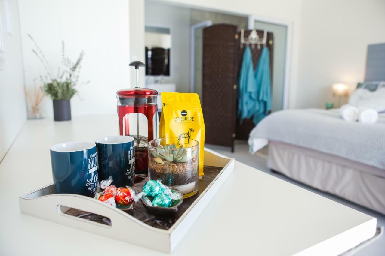 Three Feathers Cottages Langebaan Esterno foto