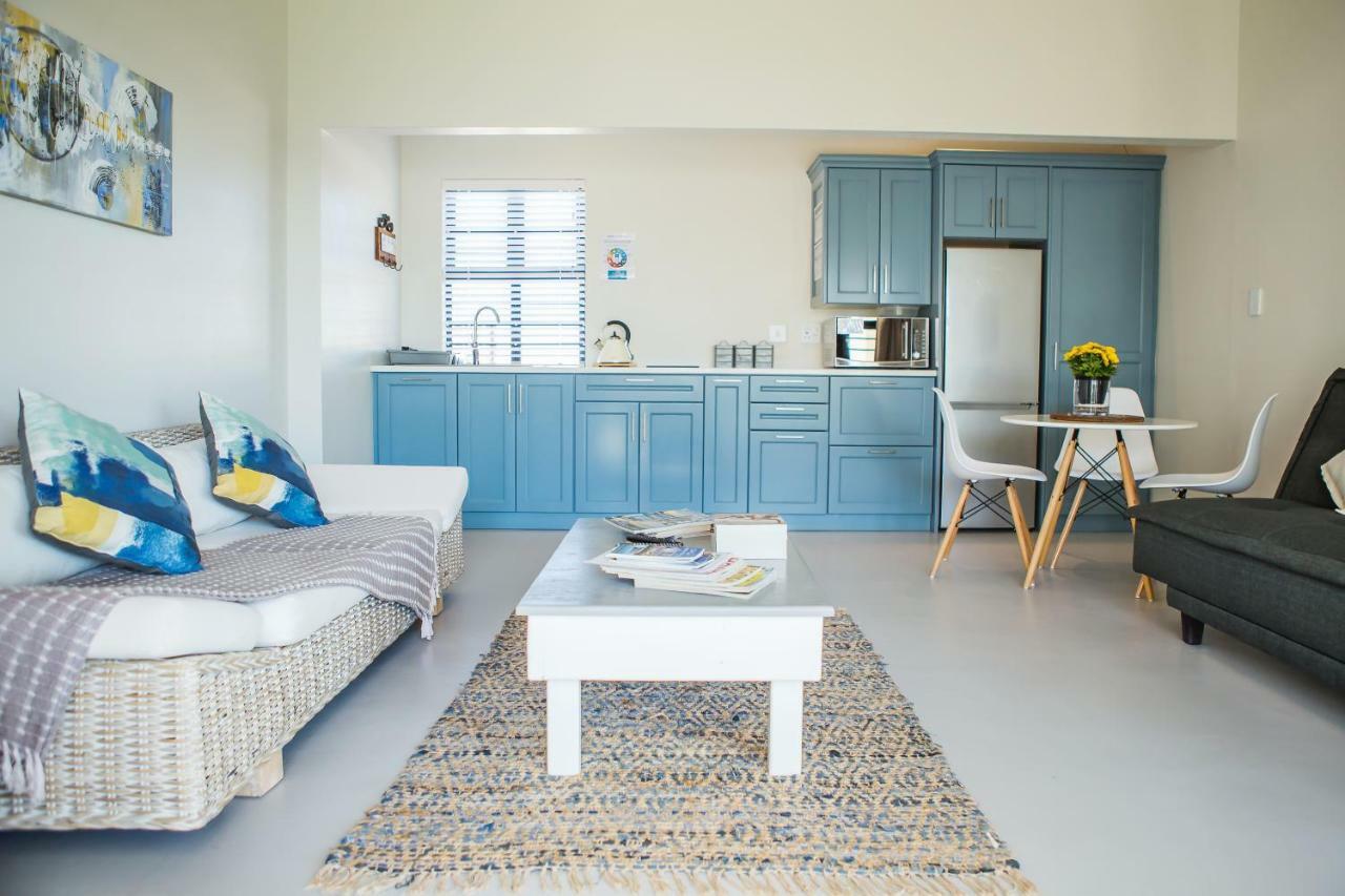 Three Feathers Cottages Langebaan Esterno foto