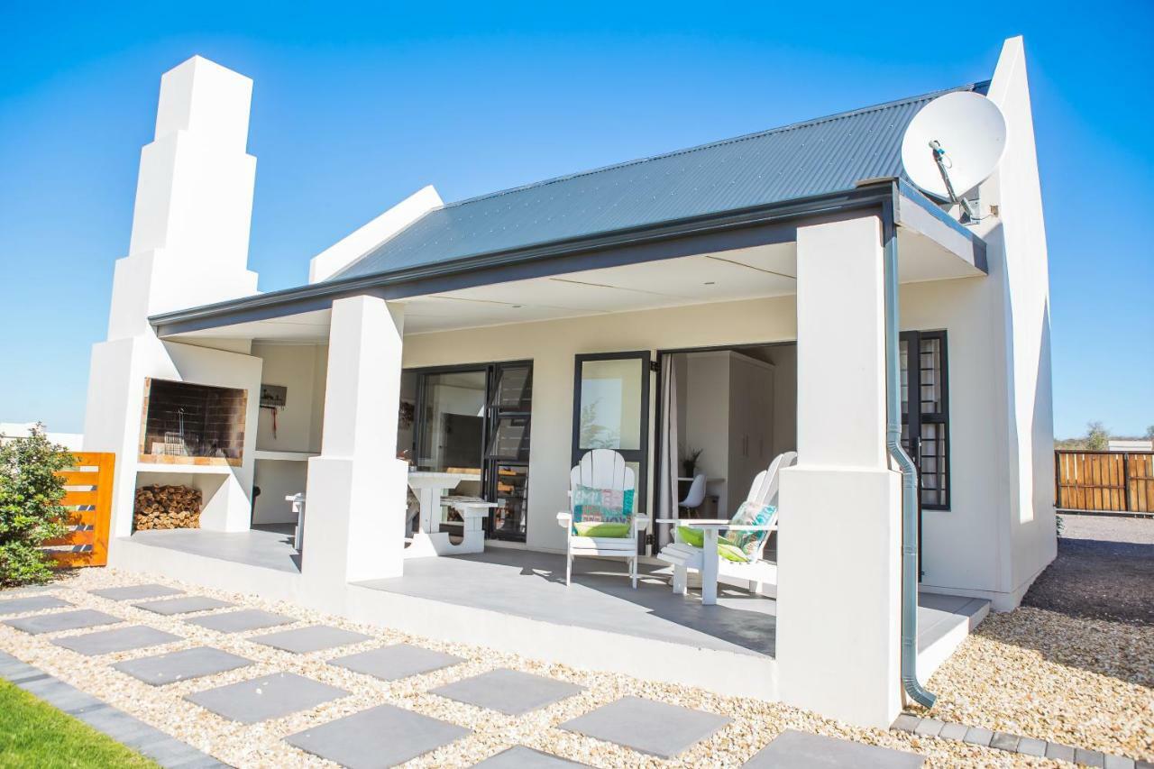 Three Feathers Cottages Langebaan Esterno foto