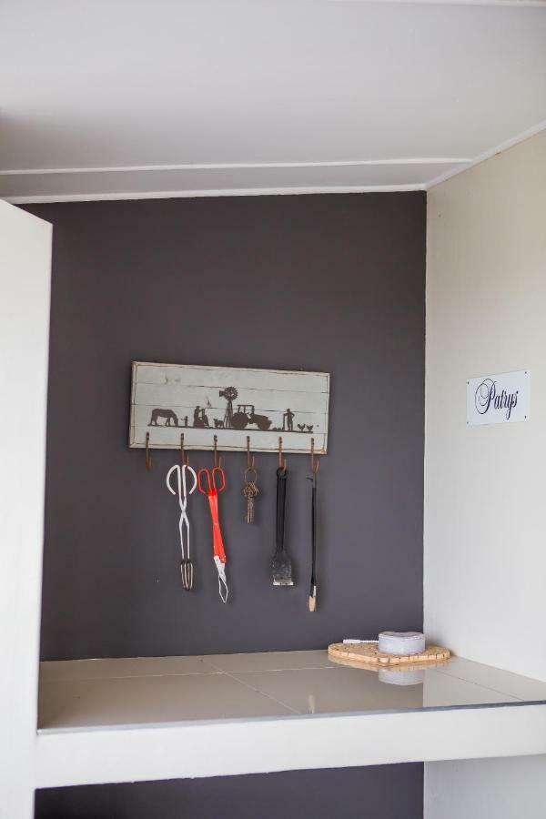 Three Feathers Cottages Langebaan Esterno foto