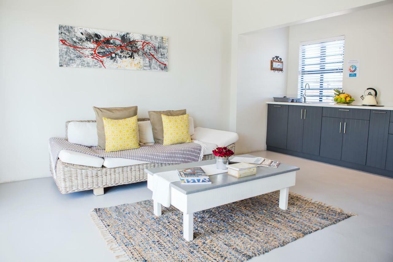 Three Feathers Cottages Langebaan Esterno foto