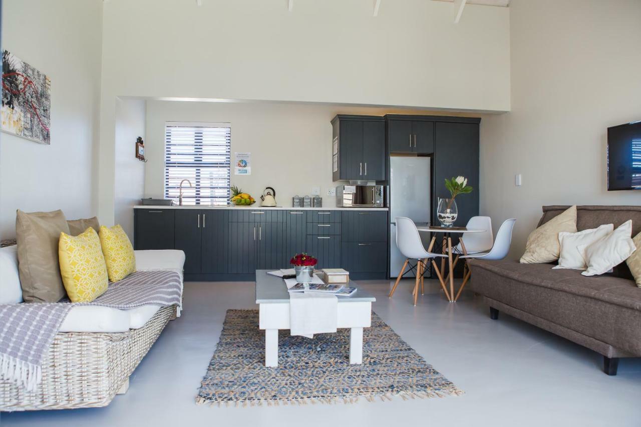 Three Feathers Cottages Langebaan Esterno foto