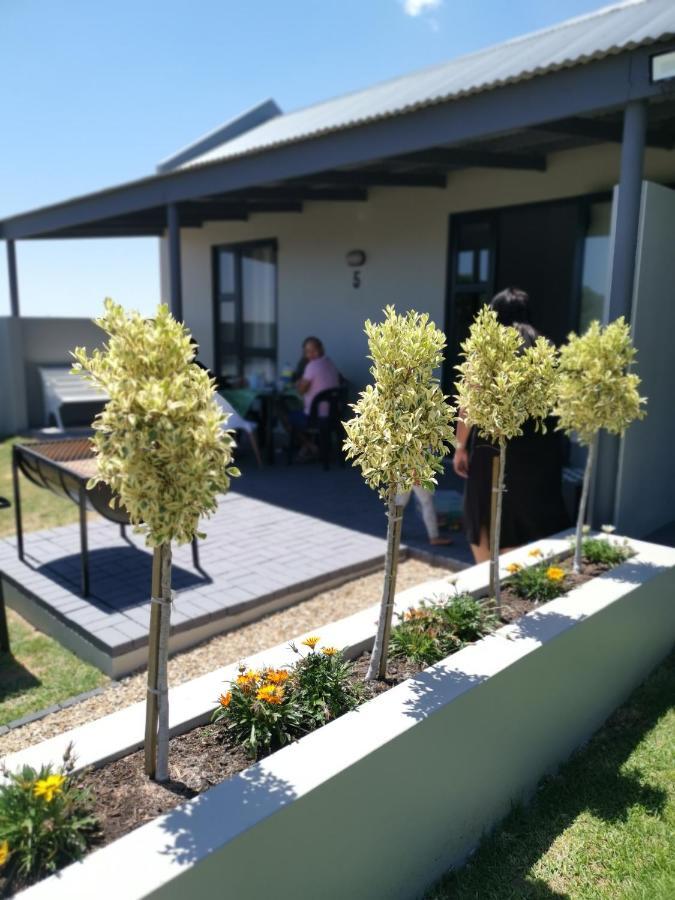 Three Feathers Cottages Langebaan Esterno foto